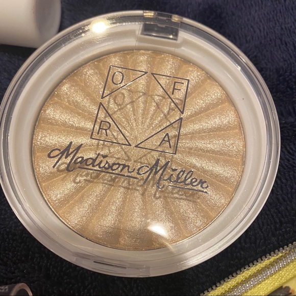 New makeup bundle - Picture 5 of 10